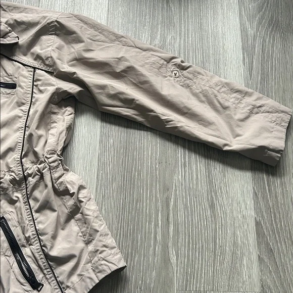 Women’s Light Rain Utility Jacket - Picture 4 of 6